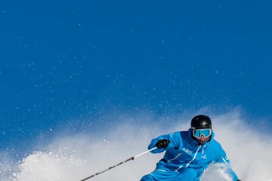 Skiing and Snowboarding in Gulmarg