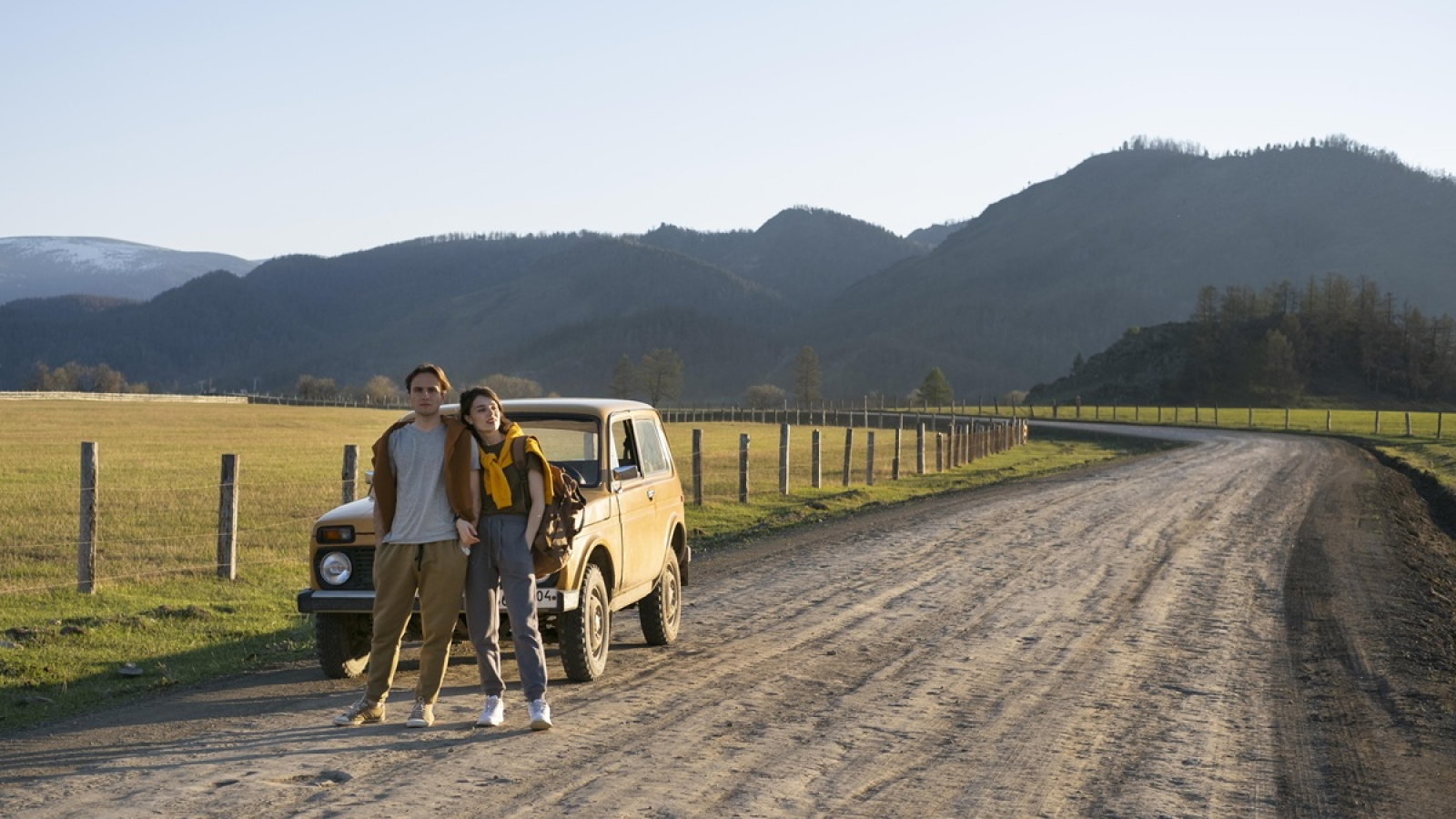 long-shot-people-road